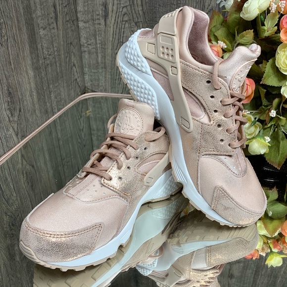 ❤️ WMNS NIKE AIR HUARACHE RUN Particle Beige/Parti - Picture 2 of 8